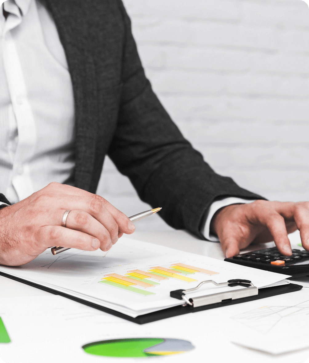 business-man-working-office-desktop@2x (1)