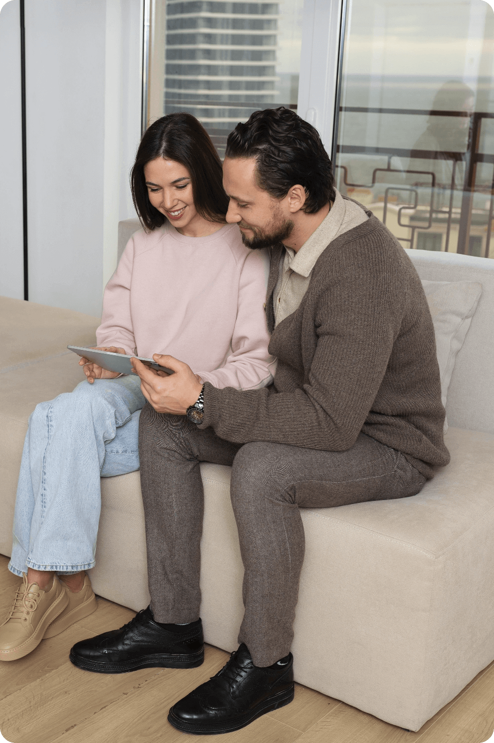 full-shot-real-estate-agent-showing-house@2x (1)