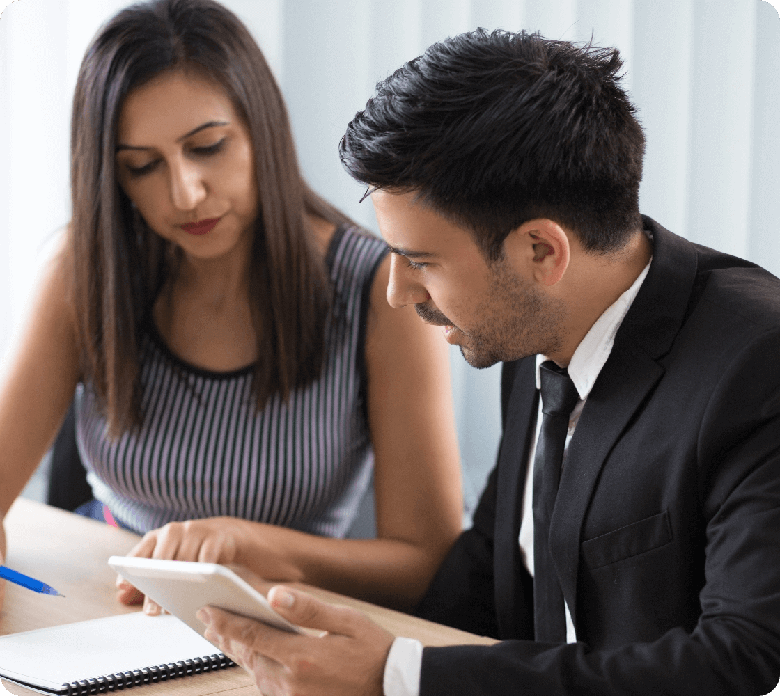 serious-busy-young-business-colleagues-discussing-agenda@2x (1)